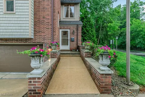 6965 W Fitzwater Rd, Brecksville, OH 44141