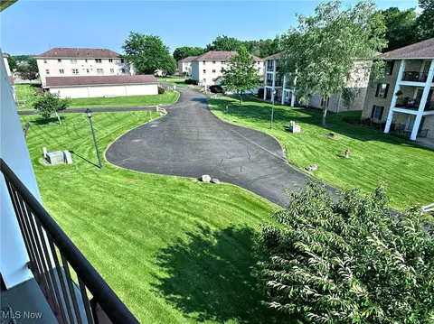 Exterior - 7374 Eisenhower Dr #5, Boardman, OH 44512 photo 5 of 6