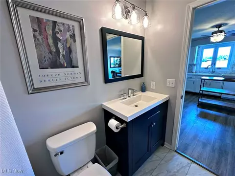 Bath - 7374 Eisenhower Dr #5, Boardman, OH 44512 photo 3 of 3