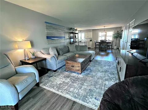 Living - 7374 Eisenhower Dr #5, Boardman, OH 44512 photo 3 of 3