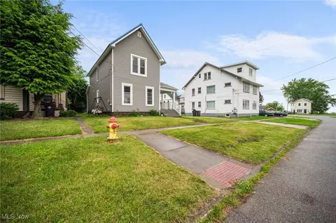 Exterior - 301 Pennsylvania Ave, Ashtabula, OH 44004 photo 3 of 7