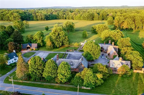 9391 Hobart Rd, Waite Hill, OH 44094