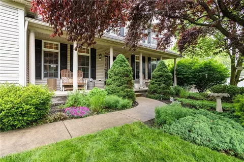 5862 New Haven Dr, Medina, OH 44256