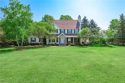 11777 Baird Rd, Amherst, OH 44001