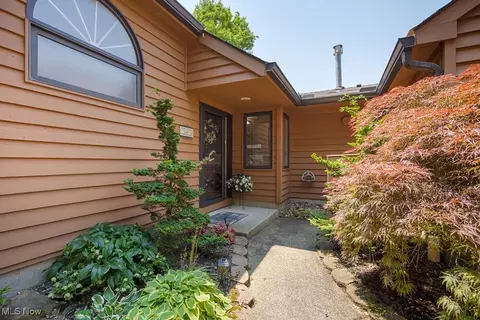 7494 Millrace Ln, Sagamore Hills, OH 44067