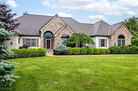 73 Boston Reserve Ln, Brunswick, OH 44212