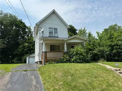 1114 Campbell St, Youngstown, OH 44502