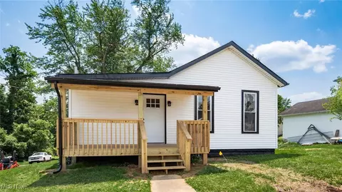 1332 Playford Ave, Zanesville, OH 43701