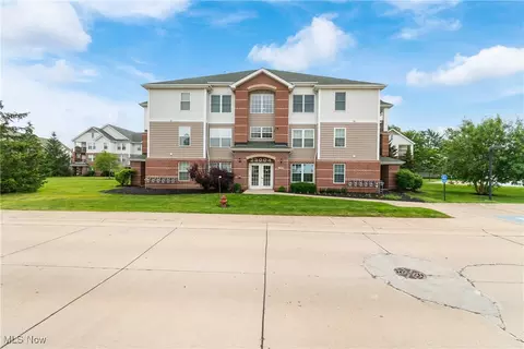 23004 Chandlers Ln #107, Olmsted Falls, OH 44138