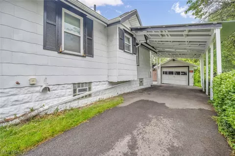 654 Van Everett Ave, Akron, OH 44306 photo 9
