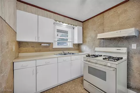 654 Van Everett Ave, Akron, OH 44306 photo 19