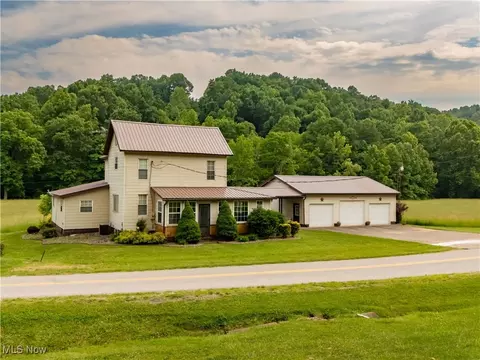 9706 Pond Creek Rd, Rockport, WV 26169