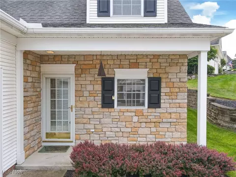 44 Gullybrook Ln, Willoughby, OH 44094 photo 3