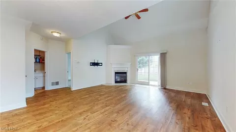 44 Gullybrook Ln, Willoughby, OH 44094 photo 6