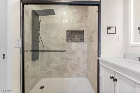 Bath - 30031 Thomas St, Willowick, OH 44095 photo 8 of 9