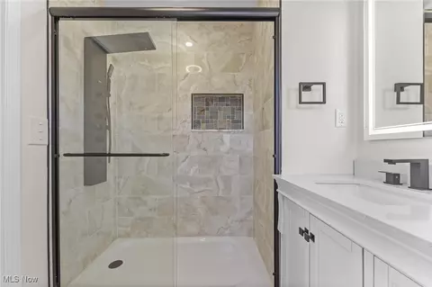 Bath - 30031 Thomas St, Willowick, OH 44095 photo 4 of 9