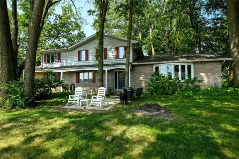 107 Lake Front Dr, Akron, OH 44319