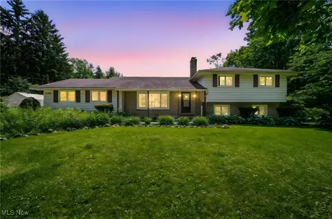 9189 Kingsley Dr, Chagrin Falls, OH 44023