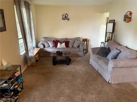 732 E High St, Alliance, OH 44601 photo 6