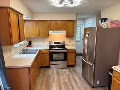 732 E High St, Alliance, OH 44601 photo 7