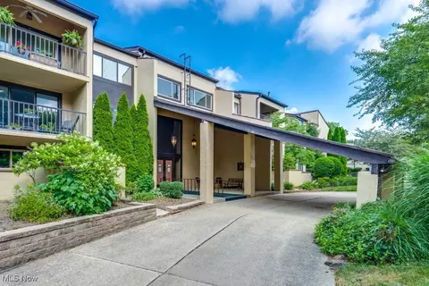 1012 Bunker Dr #307, Akron, OH 44333