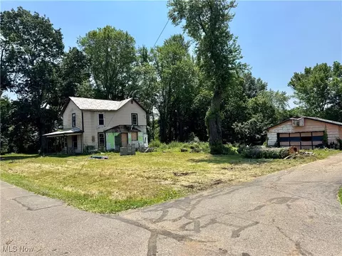 3200 2nd St, Trinway, OH 43842