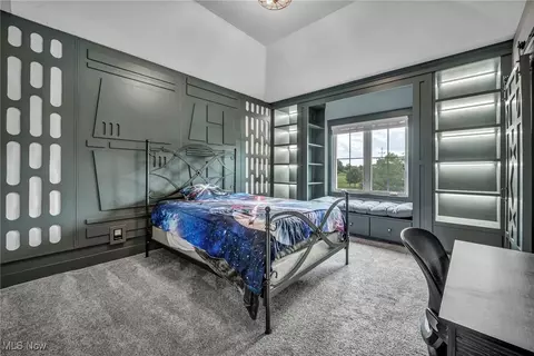 Bedroom - 9705 Nighthawk Dr, Chagrin Falls, OH 44023 photo 4 of 5