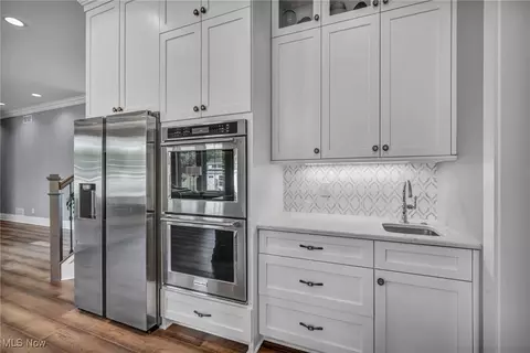 Kitchen - 9705 Nighthawk Dr, Chagrin Falls, OH 44023 photo 3 of 4
