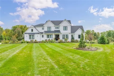 Exterior - 9705 Nighthawk Dr, Chagrin Falls, OH 44023 photo 2 of 8