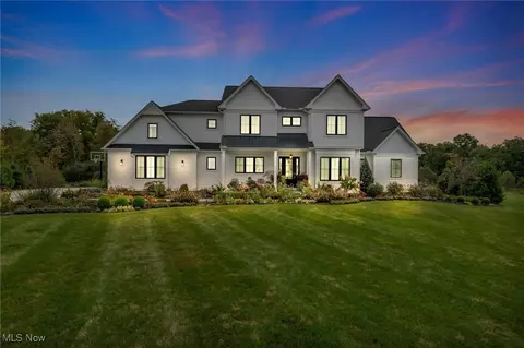 9705 Nighthawk Dr, Chagrin Falls, OH 44023