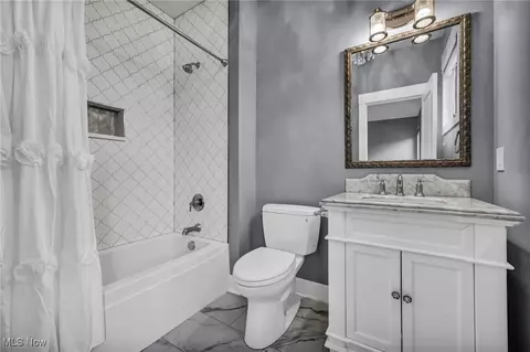 Bath - 9705 Nighthawk Dr, Chagrin Falls, OH 44023 photo 7 of 8