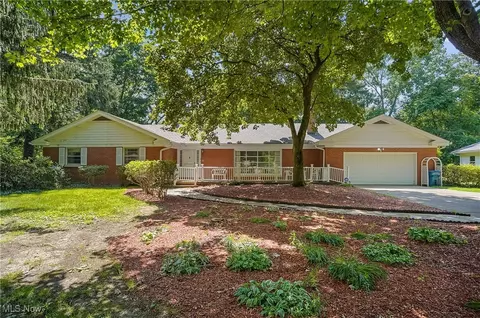 4780 Topper Hill Dr, Hubbard, OH 44425