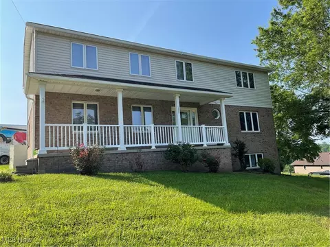 136 Scenic Hills Dr, Parkersburg, WV 26104