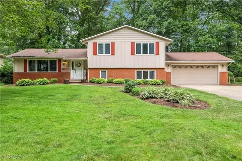 196 Scenic View Dr, Copley, OH 44321