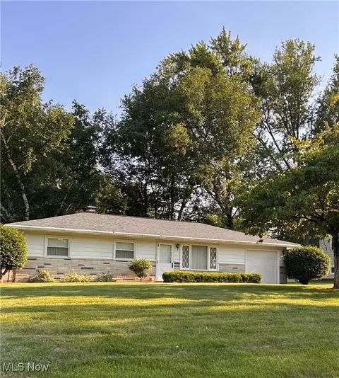 4511 Warwick Dr N, Canfield, OH 44406