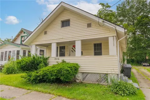 996 Peerless Ave, Akron, OH 44320