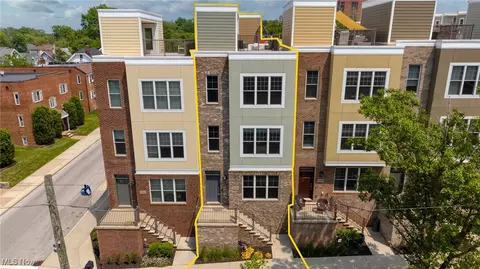 1335 W Clifton Blvd, Lakewood, OH 44107
