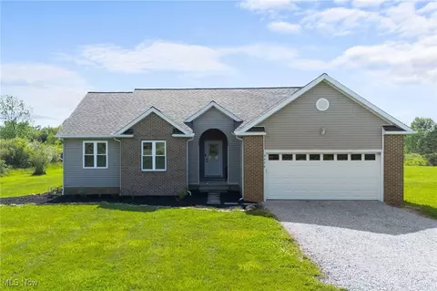 8420 Dewey Rd, Montville, OH 44064