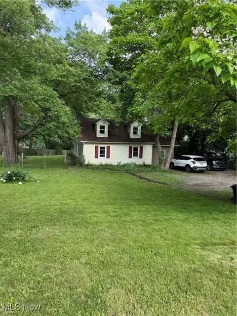 6280 Wall St, Ravenna, OH 44266