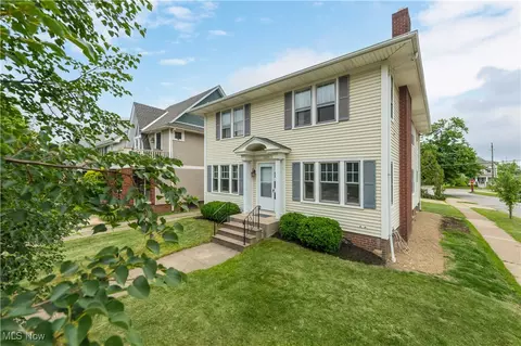 1319 Hathaway Ave, Lakewood, OH 44107