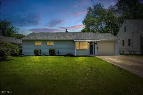 152 Paul St, Bedford, OH 44146