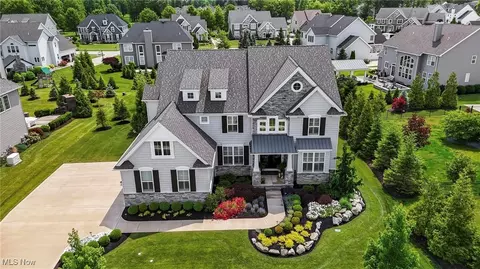 32577 Muirfield Dr, Avon Lake, OH 44012