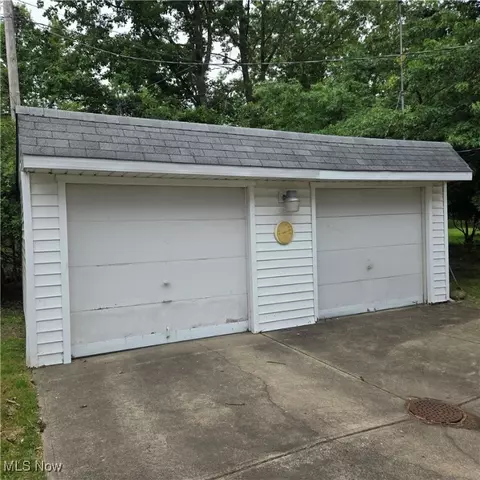 331 E 264th St, Euclid, OH 44132 photo 2