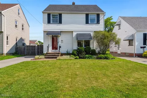 8306 Deerfield Dr, Parma, OH 44129