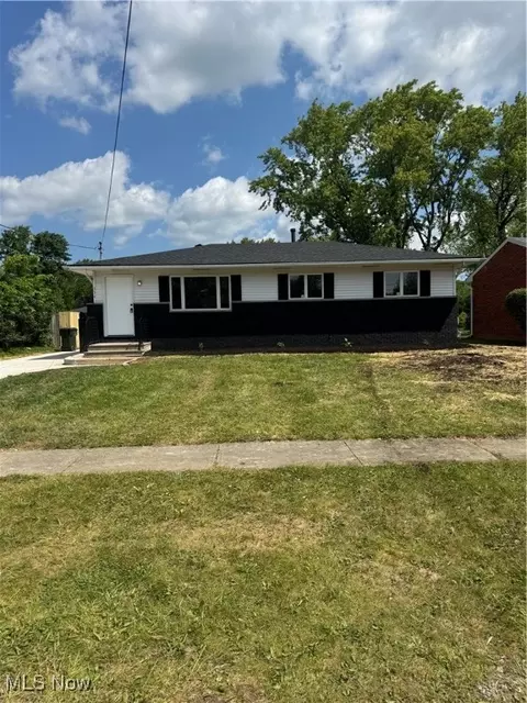 334 Windsor Dr, Elyria, OH 44035