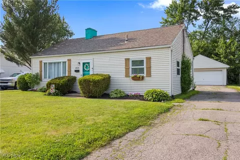 Exterior - 2531 E 39th St, Lorain, OH 44055 photo 2 of 9