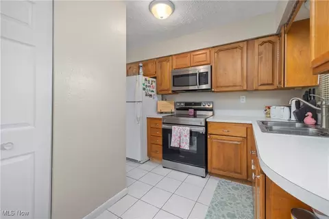 Kitchen - 2531 E 39th St, Lorain, OH 44055 photo 3 of 3
