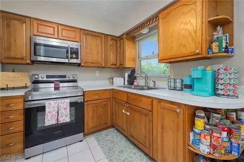 Kitchen - 2531 E 39th St, Lorain, OH 44055 photo 2 of 3
