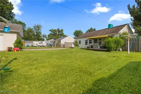 Exterior - 2531 E 39th St, Lorain, OH 44055 photo 7 of 9