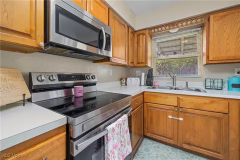 Kitchen - 2531 E 39th St, Lorain, OH 44055 photo 1 of 3